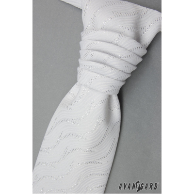 Bílá svatební kravata se stříbrným vlnkovaným vzorem