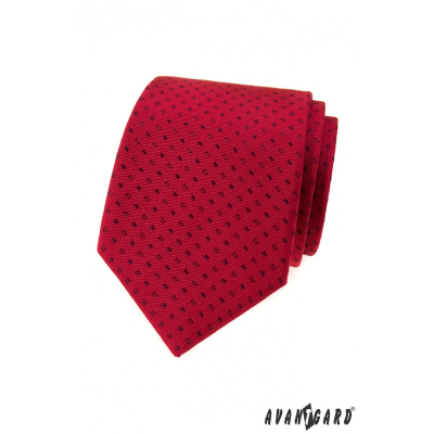 Červená kravata malé černé obdélníky