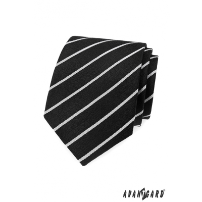 Černá kravata s bílým pruhem