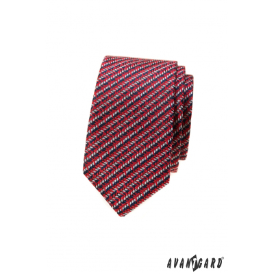 Červená slim kravata s modro-bílým vzorem