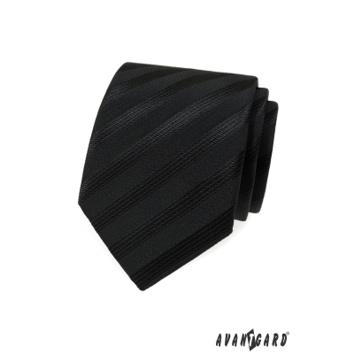 Černá kravata s širokými pruhy