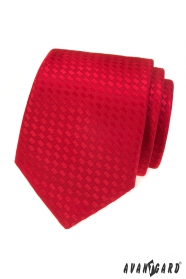 Červená kravata s obdélníkovým motivem