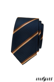 Tmavě modrá úzká kravata s hnědým pruhem