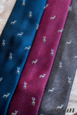 Modrá kravata vzor Jelen - šířka 7 cm