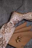 Béžová kravata s kvetinovým vzorem - šířka 7,5 cm