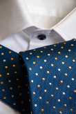 Modrá strukturovaná kravata s puntíky - šířka 8 cm