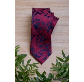 Tmavě modrá kravata s červeným paisley vzorem